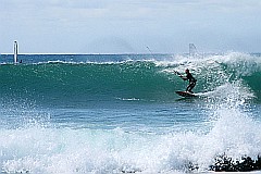 Surfer in der Baía de Joaquim Petinha
