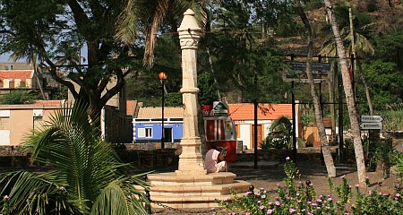 Historischer Sklavenpranger Pelourinho in Cidade Velha (Insel Santiago)