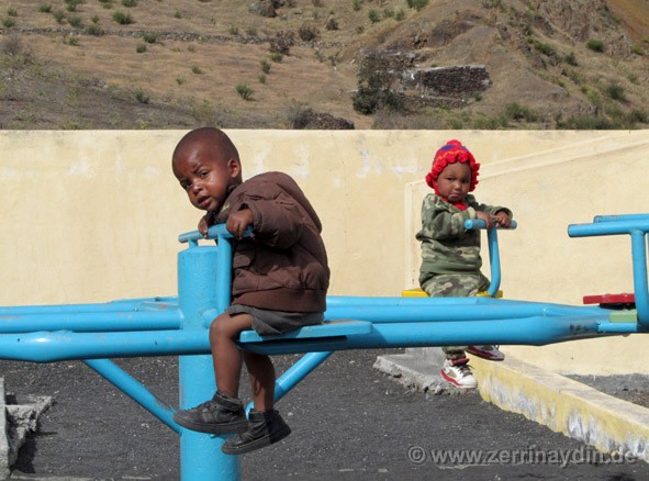 Spielende Kinder in Bangaeira